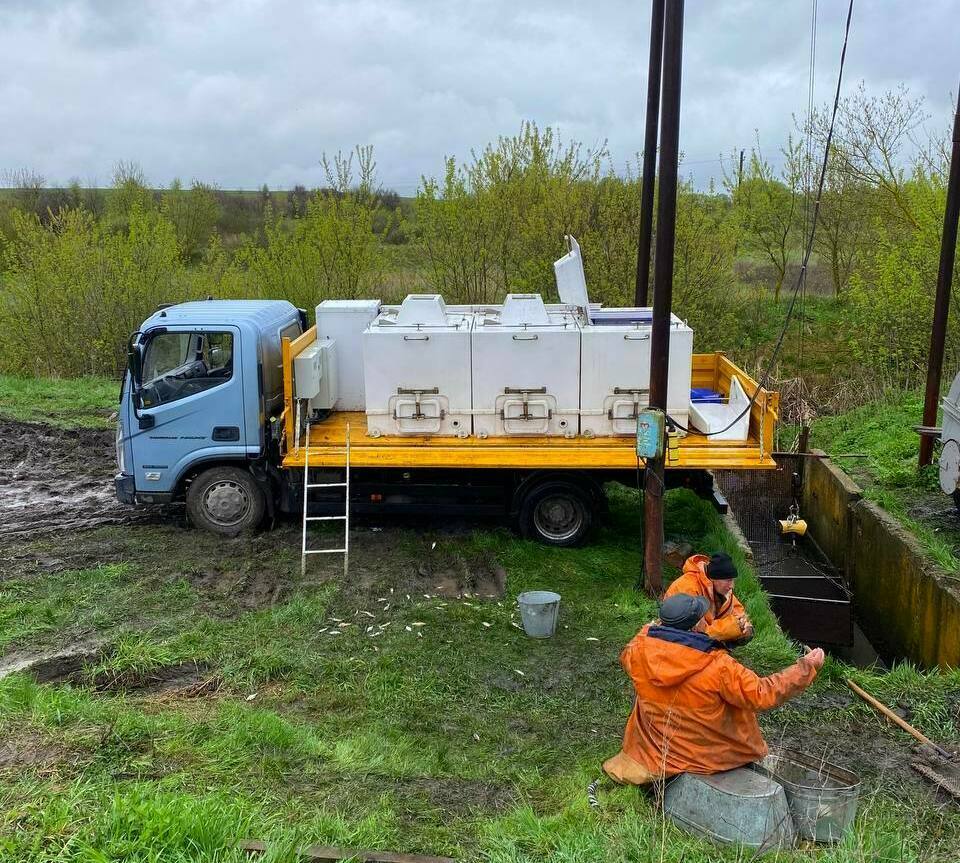 Погрузка живой рыбы